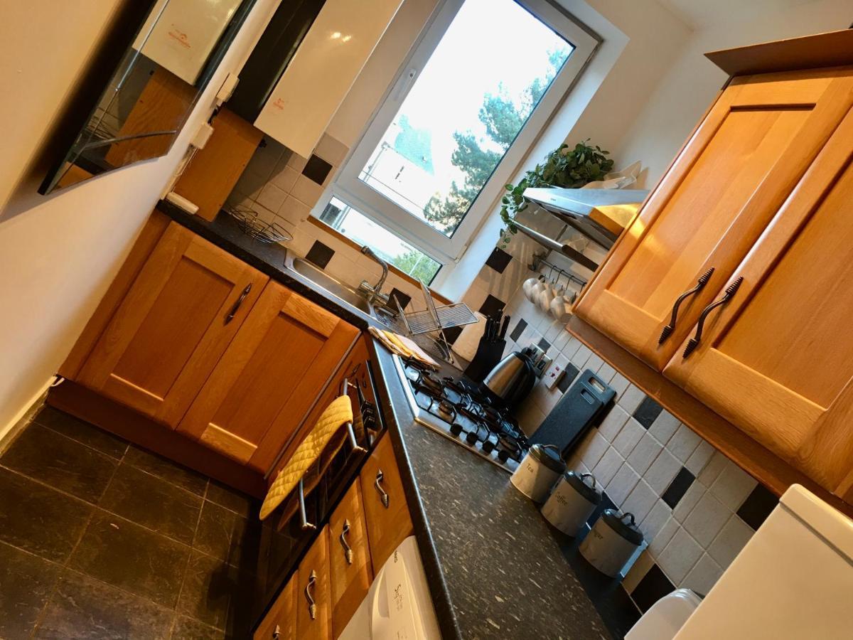 Cosy 2 Bedroom Central Apartment - Free Parking, Free Wifi 애버딘 외부 사진