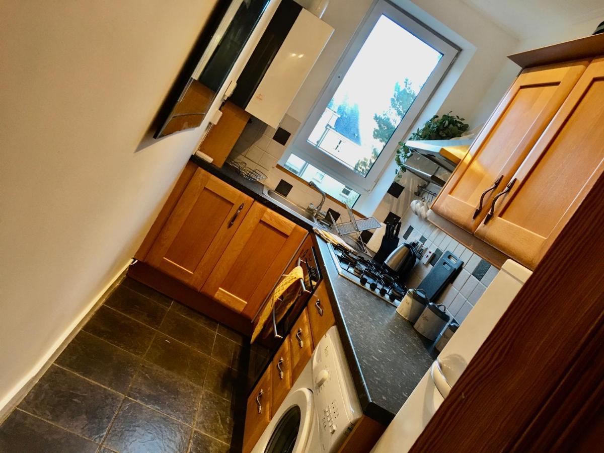 Cosy 2 Bedroom Central Apartment - Free Parking, Free Wifi 애버딘 외부 사진