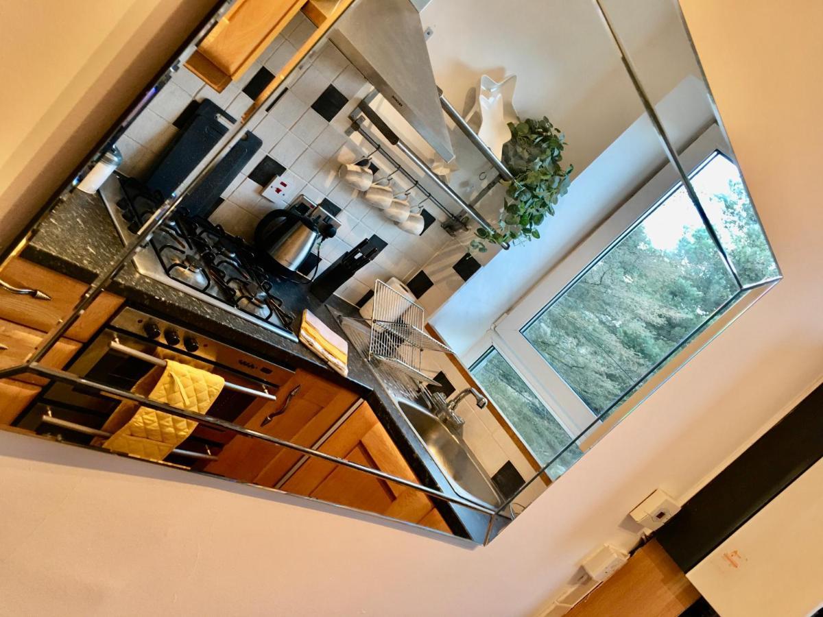 Cosy 2 Bedroom Central Apartment - Free Parking, Free Wifi 애버딘 외부 사진