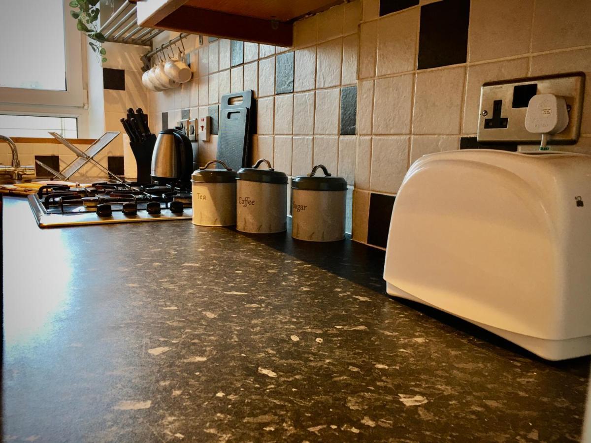 Cosy 2 Bedroom Central Apartment - Free Parking, Free Wifi 애버딘 외부 사진